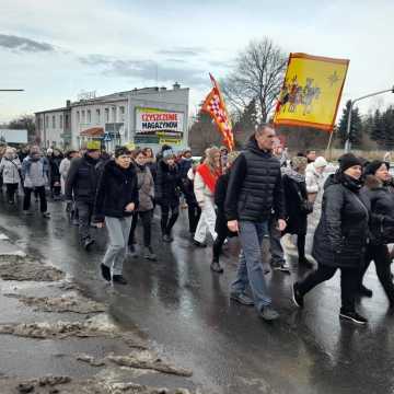 [WIDEO] Orszak Trzech Króli 2025 w Radomsku. „Kłaniajcie się królowie!”