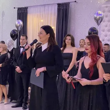 Szampańska zabawa studniówkowa ZSE w Radomsku