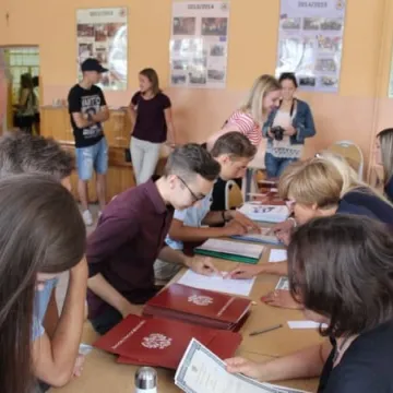 Uczniowie odebrali świadectwa i wyniki matur