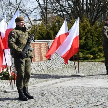 Cześć i chwała bohaterom!