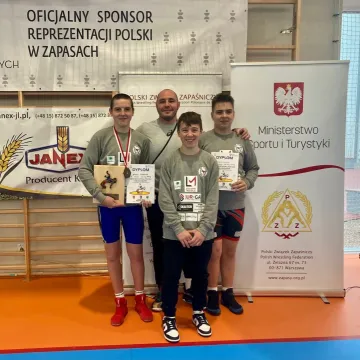 Udany debiut zawodników UKS „Zapaśnik” Radomsko na Mistrzostwach Polski Młodzików