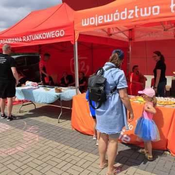 Powiat Radomszczański na pikniku „Bezpieczne Wakacje z Mundurem” w Łodzi