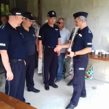 Policjanci z Radomska z pucharami