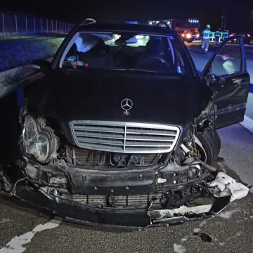 Trzy samochody zderzyły się na A1 niedaleko Radomska. Jeden z kierowców zasnął