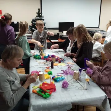 Pisanki i pająki ludowe ożywiły tradycję w Gidlach