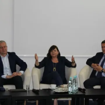 O programie partii z posłami PO