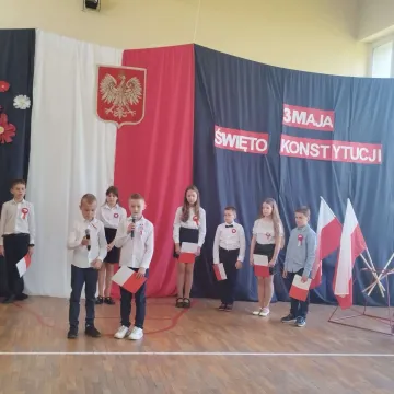 Lekcja historii dla młodego pokolenia w PSP nr 5 w Radomsku