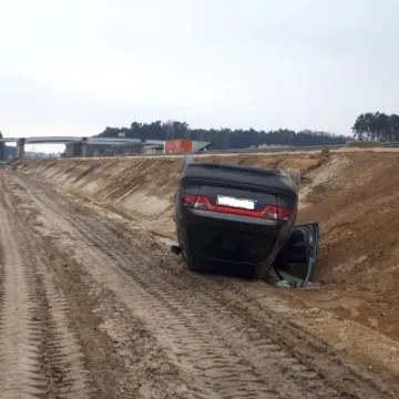 Wypadek na DK1 w miejscowości  Brodowe. Dachował seat