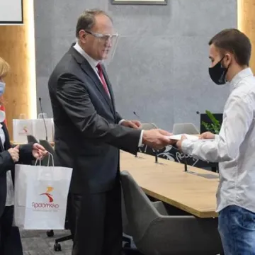 Młodzi zawodnicy z Radomska odebrali stypendia sportowe