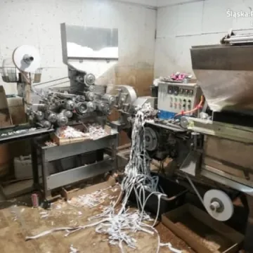 Policjanci z Częstochowy zamknęli fabrykę papierosów w pow. radomszczańskim 