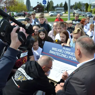 Jurek Owsiak odwiedził Piotrków Tryb., by otworzyć rondo WOŚP