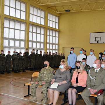 Uczniowie klasy wojskowej z „Drzewniaka” złożyli ślubowanie
