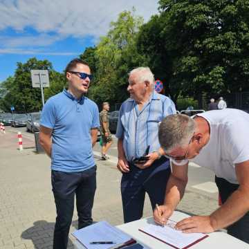 Zbiórka podpisów w Radomsku w ramach ogólnopolskiej akcji „Tak dla CPK”