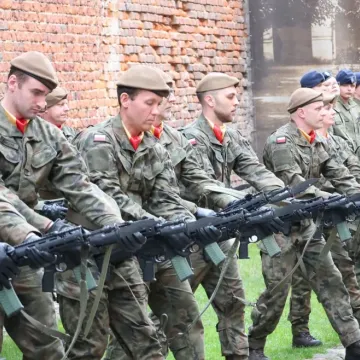 W Radomsku oddano hołd bohaterom. Był apel i salwa honorowa