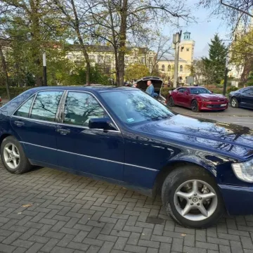 Zlot i parada zabytkowych samochodów w Święto Niepodległości w Radomsku