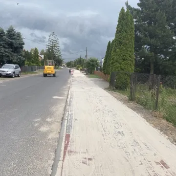 Nowy chodnik na Św. Rocha. Prace nadal trwają