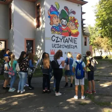 O street arcie w bibliotece