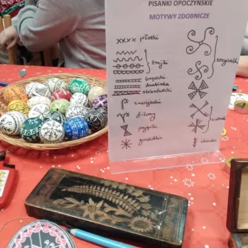 Pisanki i pająki ludowe ożywiły tradycję w Gidlach