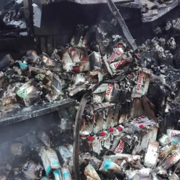 Wnętrze spalonego marketu