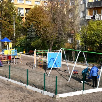 W Piotrkowie Tryb. powstał nowy plac zabaw