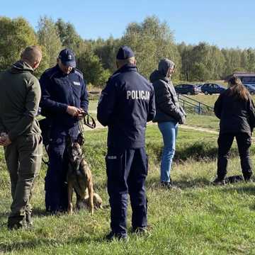 Manewry klas mundurowych ZSP 1 w Radomsku. Praktyczna lekcja poszukiwania zaginionych