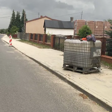 Nowy chodnik na Św. Rocha. Prace nadal trwają