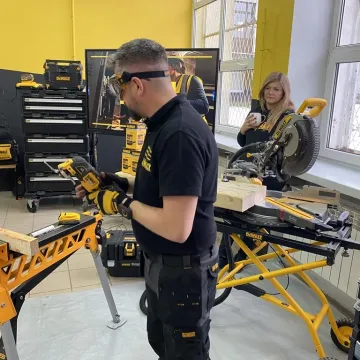Akademia DeWalt w „Mechaniku”. Prestiżowy program tylko dla 10 szkół w kraju