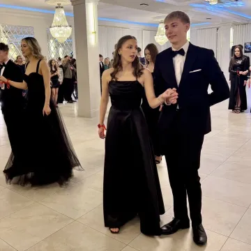 Odliczanie do matury rozpoczęło się eleganckim balem w LO Przedborzu