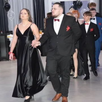 Szampańska zabawa studniówkowa ZSE w Radomsku