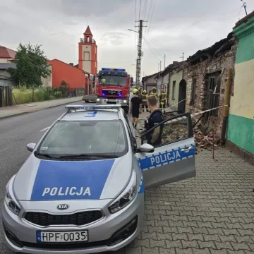 Z domu w Kamieńsku runął fragment elewacji