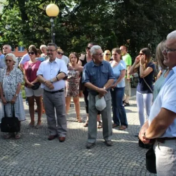 Spacer z rewitalizacją w tle