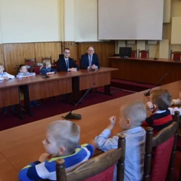 Przedszkolaki z wizytą w urzędzie miasta