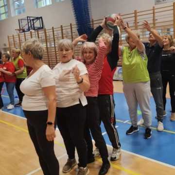 Sportowe zmagania seniorów w Radomsku. Była rywalizacja i integracja