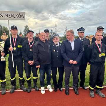 [WIDEO] Powiatowe Zawody Sportowo-Pożarnicze OSP w Kamieńsku: rywalizacja na najwyższym poziomie