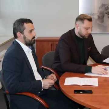 Dzwon zamiast butelkomatu?