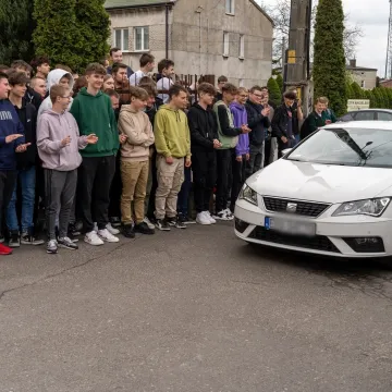 Chlebem i solą powitała społeczność ZSE-E w Radomsku nowego-starego dyrektora