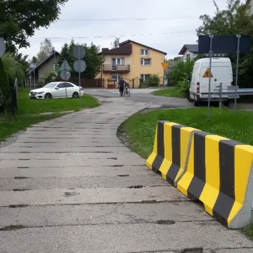 Bariery bronią mostu w Krzętowie