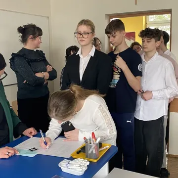 Uczniowie z powiatu radomszczańskiego zmierzyli się z twórczością Wisławy Szymborskiej w I LO w Radomsku