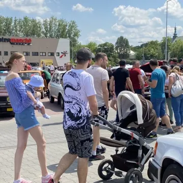 Klasyki zaparkowały w Radomsku. Trwa Auto-Moto Weteran 5