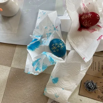 Powrót do korzeni. Uczestnicy warsztatów tworzyli pisanki batikowe w Muzeum Regionalnym w Radomsku