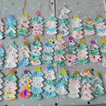 Warsztaty tworzenia ozdób choinkowych w Muzeum Regionalnym w Radomsku