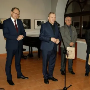 Otwarto wystawę „Fabuła obrazem malowana”