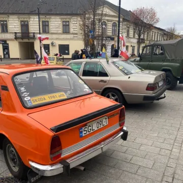 Centrum Radomska w zabytkowych samochodach