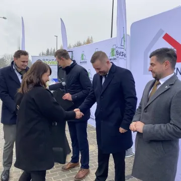 Nowy rozdział dla rodzin z Radomska. Wręczono klucze do mieszkań SIM