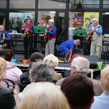 Potańcówka na patio MDK w Radomsku