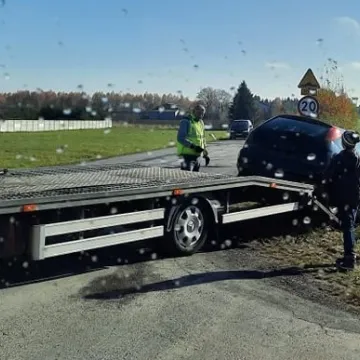 Na skrzyżowaniu w Okrajszowie zderzyły się dwa samochody