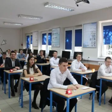 Trzeci bombowy dzień matur w Radomsku