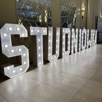 Odliczanie do matury rozpoczęło się eleganckim balem w LO Przedborzu