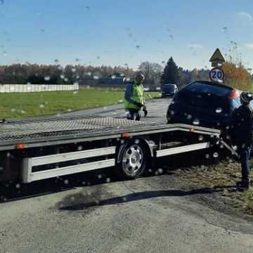 Na skrzyżowaniu w Okrajszowie zderzyły się dwa samochody