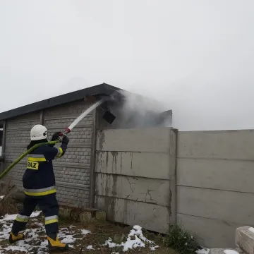 W Kawęczynie spłonął garaż